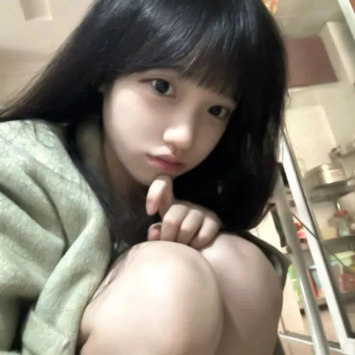美女与液体人 海报
